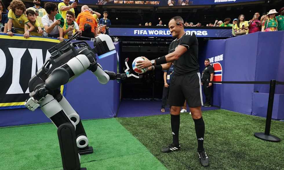 الإنسان الآلي 'أطلس' يتصدر أنظار كأس العالم في مواجهة النرويج والبرازيل