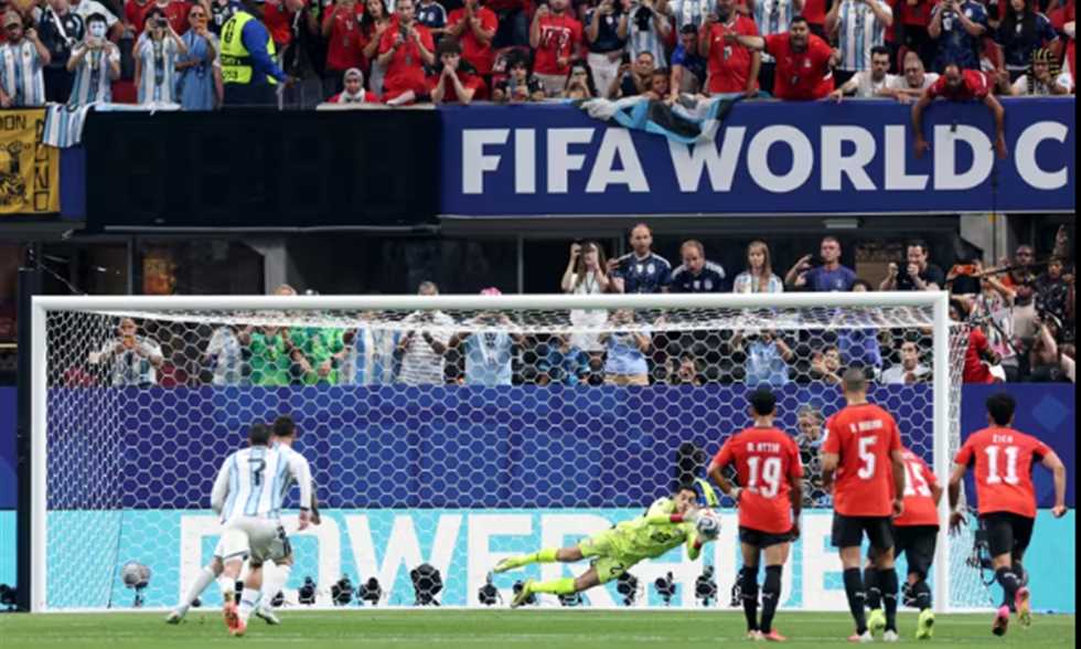 شوبير يتصدى لضربة جزاء ثانية أمام ميسي في كأس العالم 2026