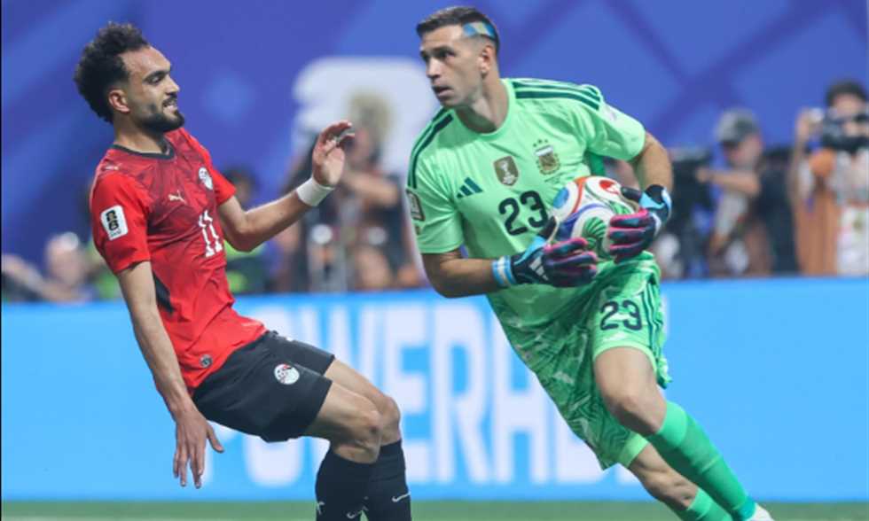 حكم مباراة مصر والأرجنتين يلغي هدف زيكو في دور الـ16 بكأس العالم