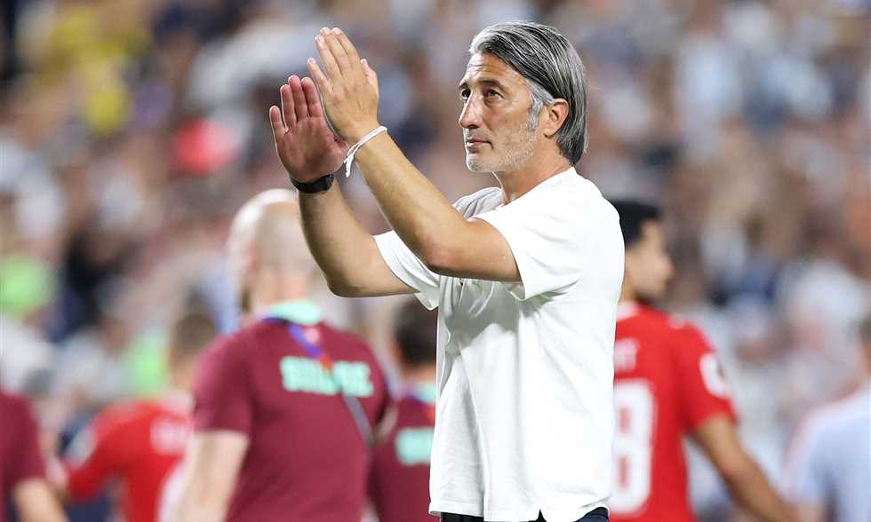 مدرب سويسرا ينتقد قانوناً تحكيمياً بعد الطرد في مواجهة الأرجنتين بكأس العالم