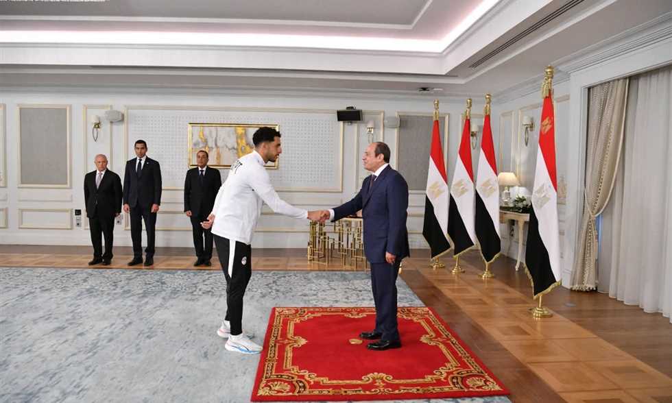 مصطفى شوبير يعبر عن فخره بتكريم الرئيس السيسي وينفي تجديد عقده مع الأهلي