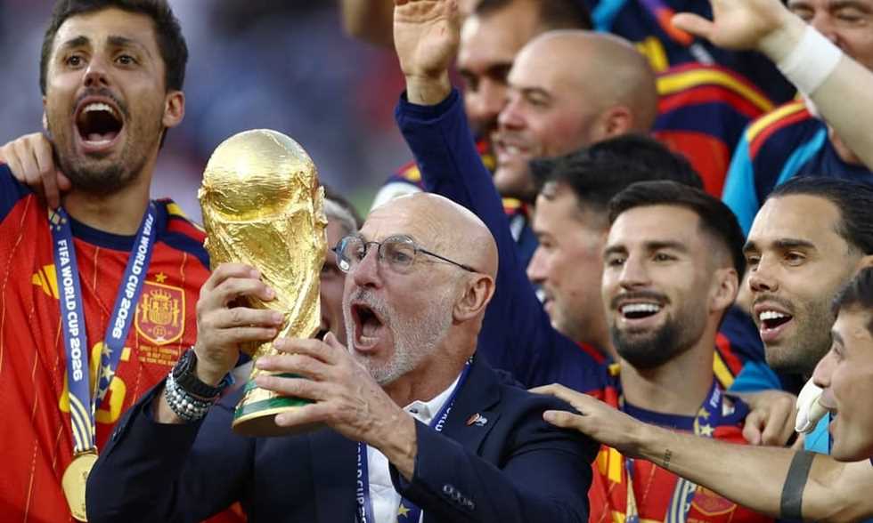 الاتحاد الإسباني يسعى لتمديد عقد لويس دي لا فوينتي حتى 2030