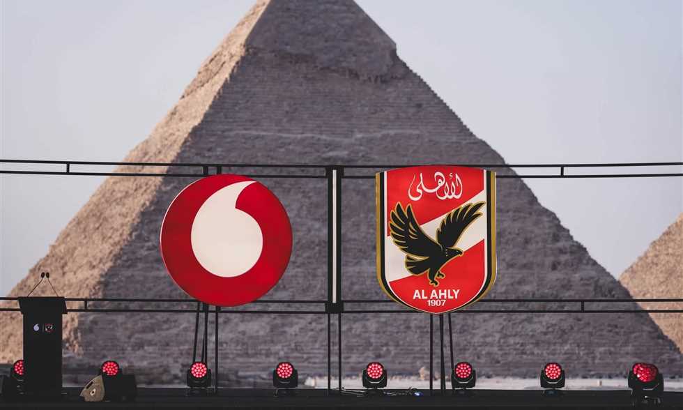 الأهلي يوقع عقود رعاية فودافون