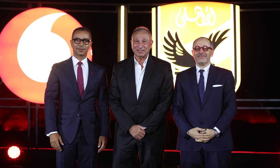 الخطيب: قيمة رعاية الأهلي مع فودافون بالدولار وتثبيت السعر ضمن العقد