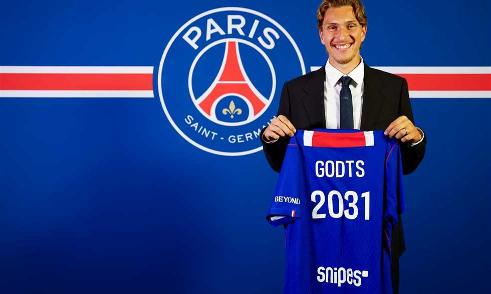 "لاعب يعشق المراوغة".. باريس سان جيرمان يضم ميكا جودتس