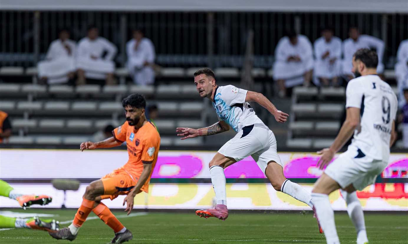 الدوري السعودي - الهلال يهزم الفيحاء بثلاثية ويقترب من معادلة رقمه القياسي