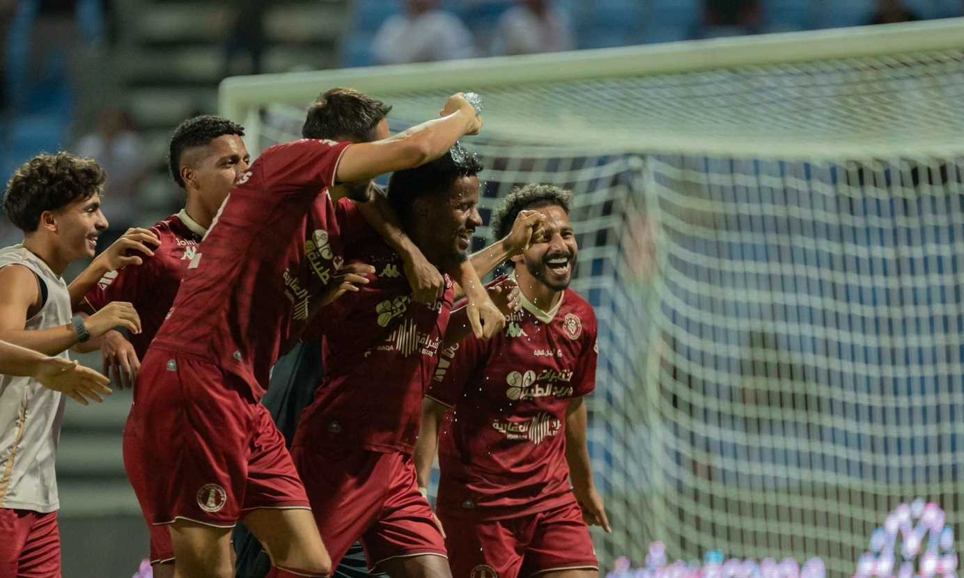 أهلي جدة يتلقى هزيمته الأولى أمام الخلود في الدوري السعودي
