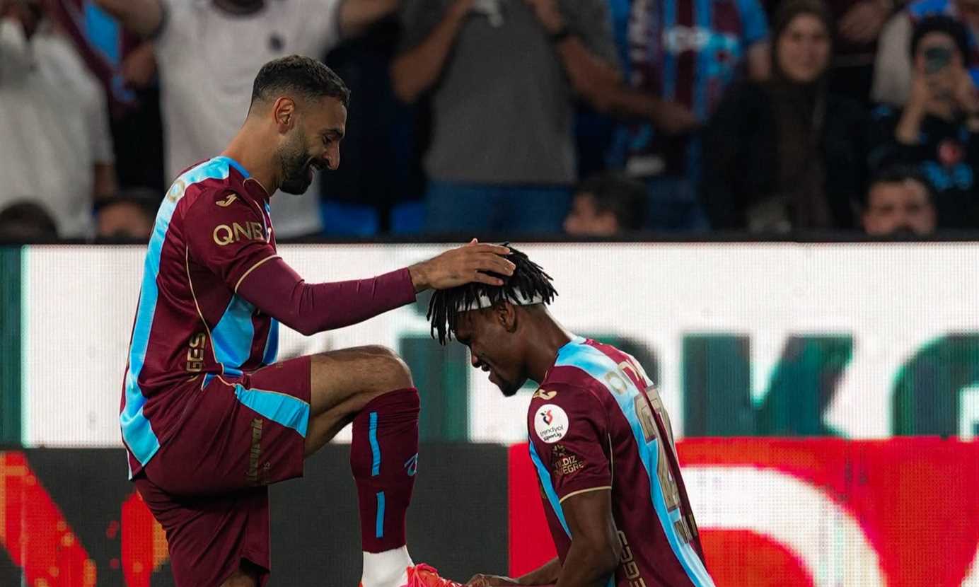 محمد صلاح يحتفل بهدفه في جالاتاسراي